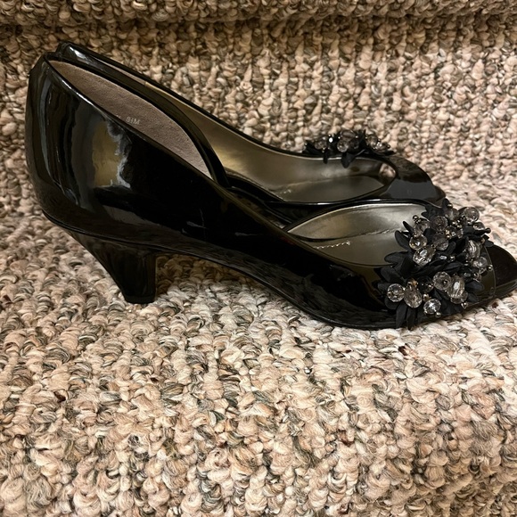 New without tags. 8 1/2 Bandalino shoes - Picture 2 of 4